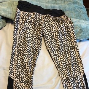 Lulu crop leggings